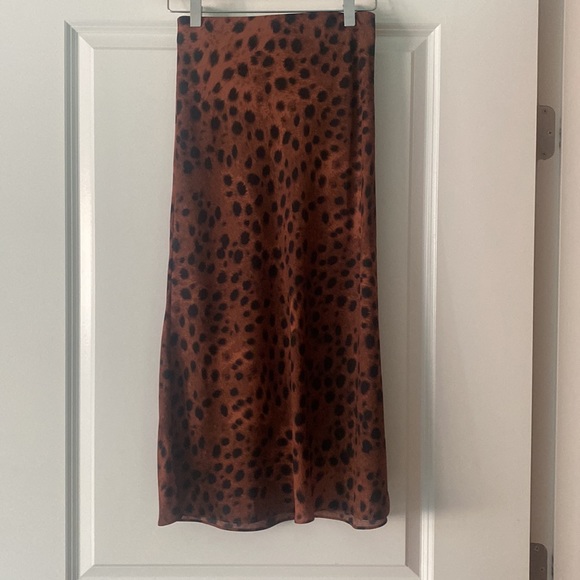 Aritzia Wilfred Free Kyra Skirt
Animal Print MIDI - Picture 3 of 4